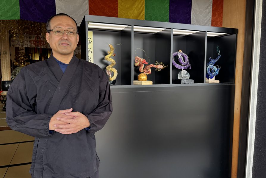 龍神像を展示した寺院と梅田信一