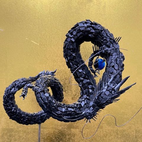 【漆黒】（しっこく）再生と守護を司る、闇の龍神